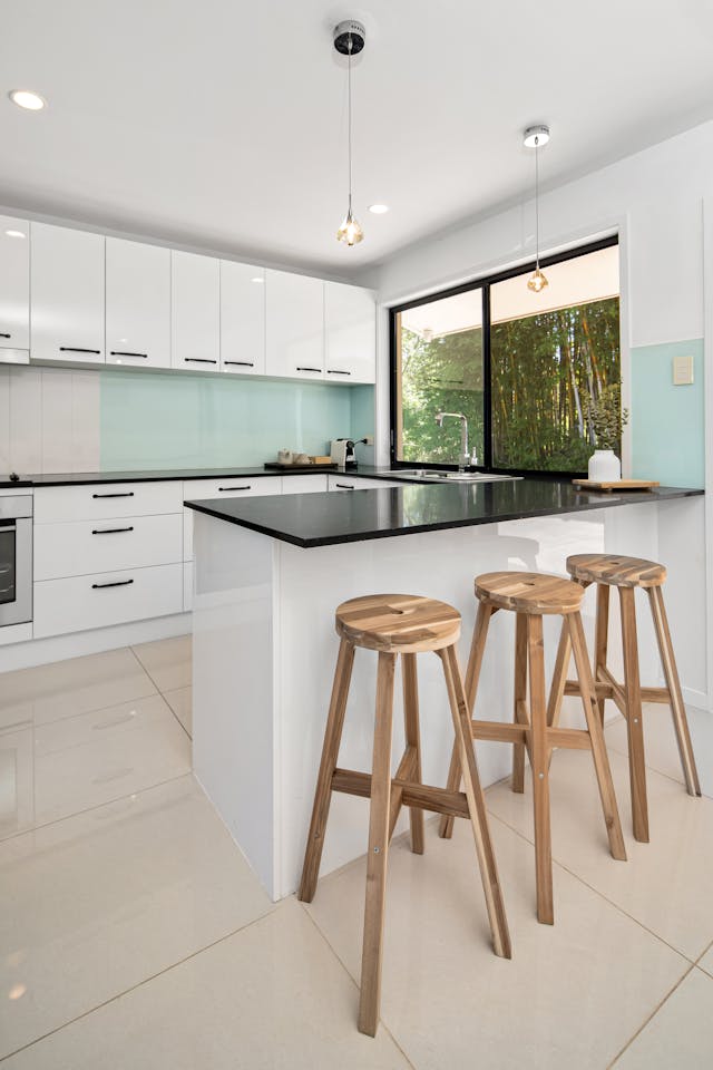 kolor ścian do białej kuchni